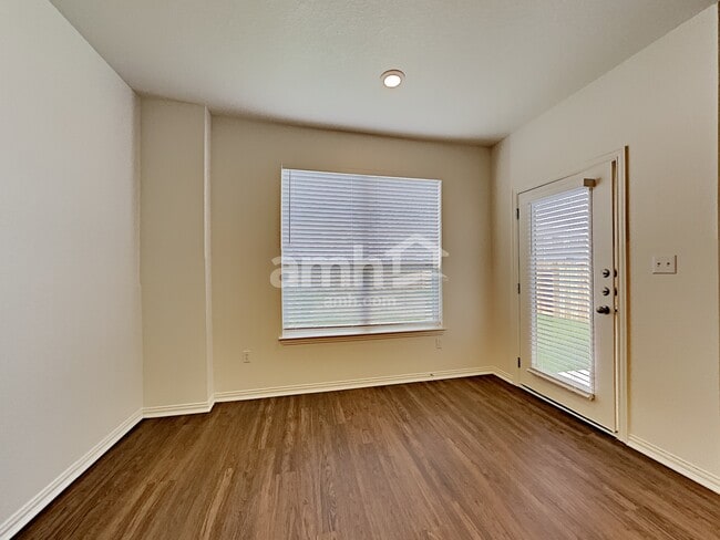 Photo - 2729 Meadowood Heights