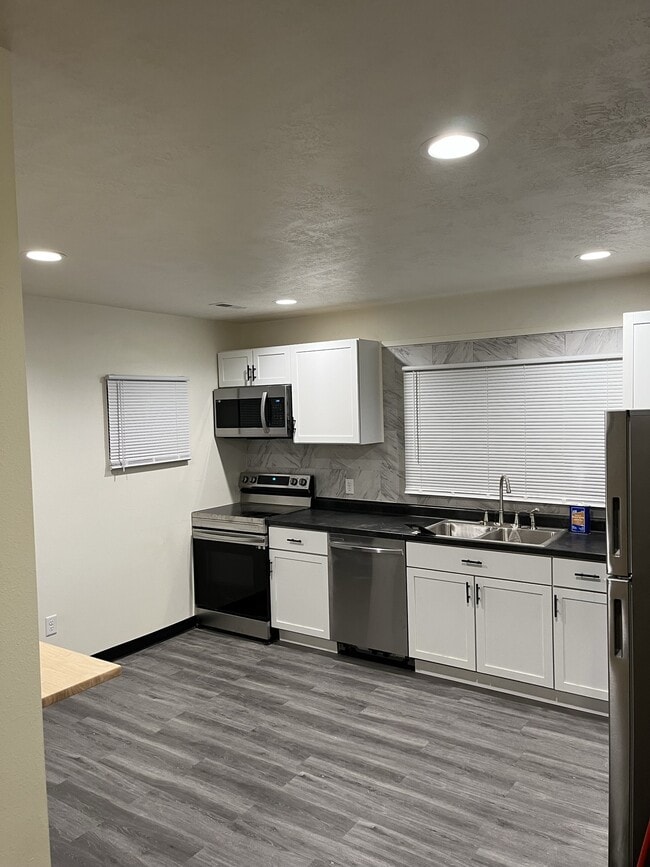 Kitchen - 426 1st St SW Unit 2