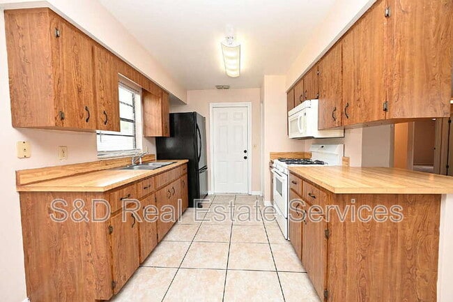 Photo - 1018 Sunshine Way SW