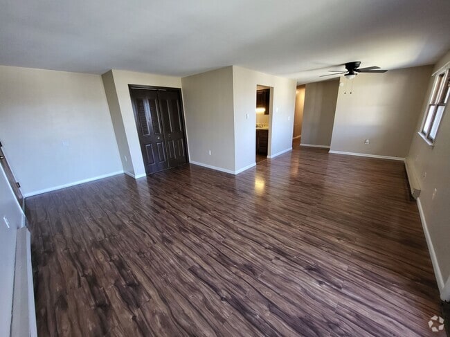 Building Photo - 6175 - 6185 Hocker Dr Rental
