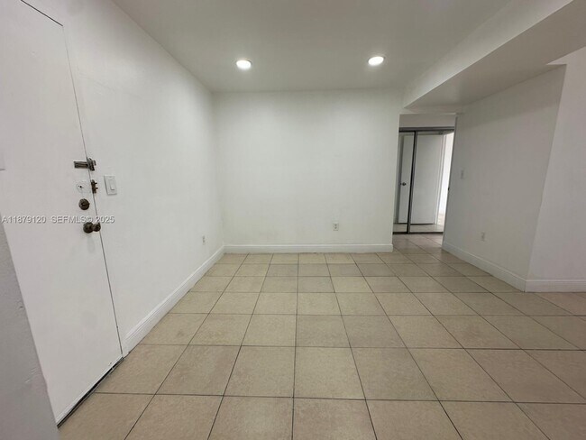 Photo - 7300 NW 17th St Unit 114