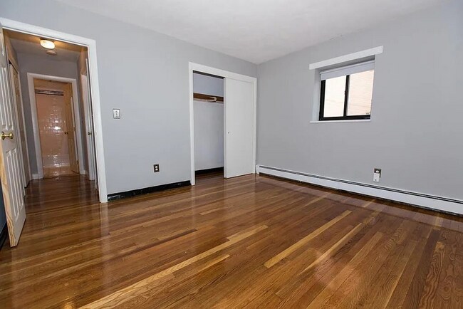 Photo - 12 Riverside St