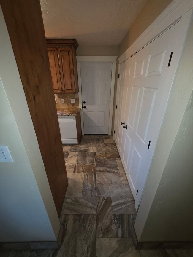 Photo - 355 Kurtwood Dr
