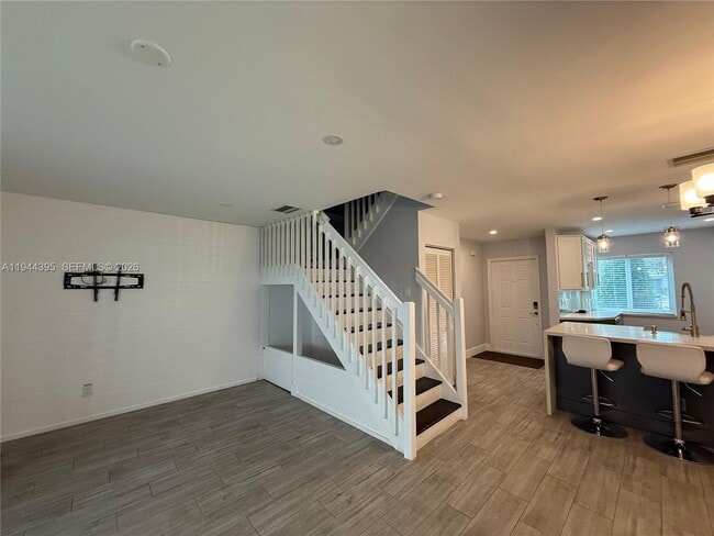 Photo - 823 NW 208th Terrace