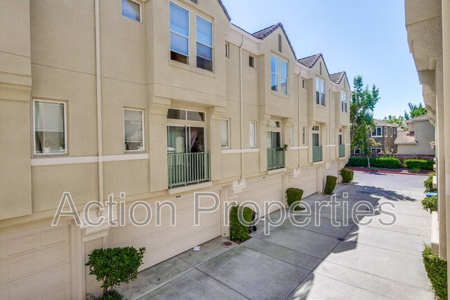 Photo - 158 Holly Ct