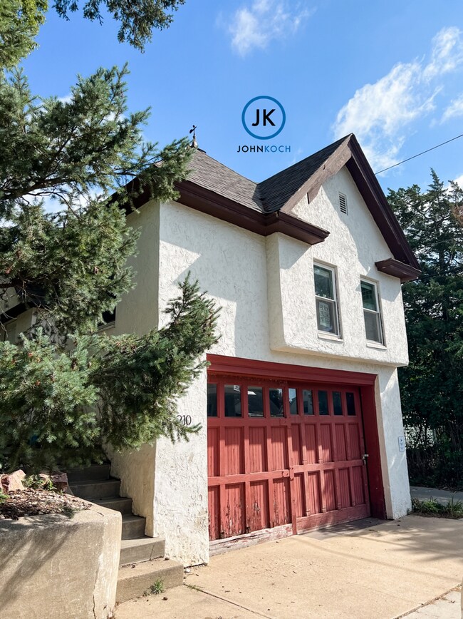 Historic carriage house renovated into a l... - Historic carriage house renovated into a l...