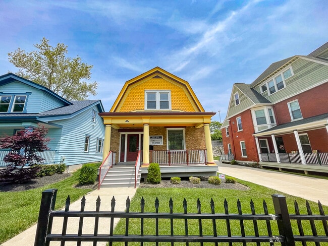 Building Photo - 920 Grand Ave Unit 1