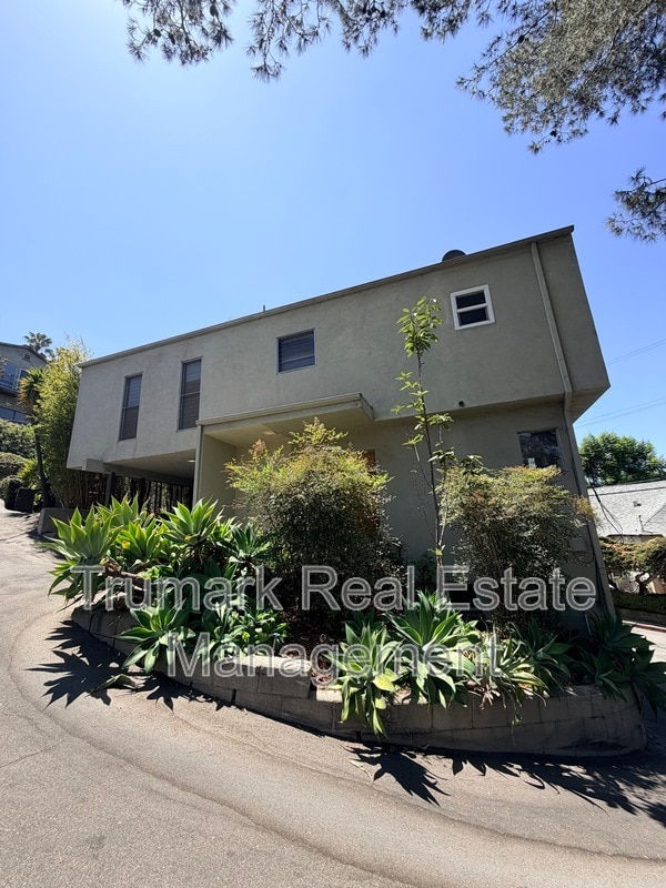 Photo - 3941 Clayton Ave W