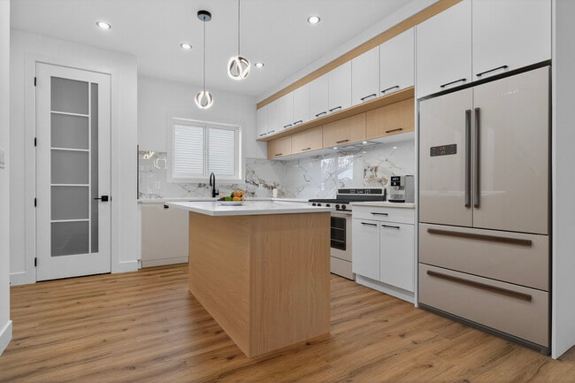 Photo - 9234 85 Street NW
