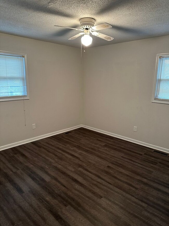 Photo - Pet Friendly Home in Vine Grove!