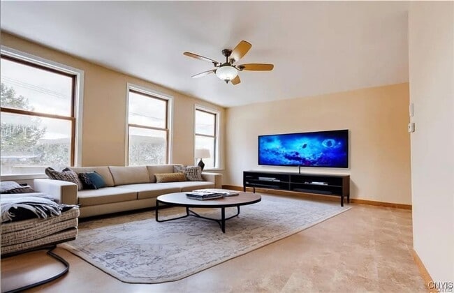 Photo - 103 W Embargo St