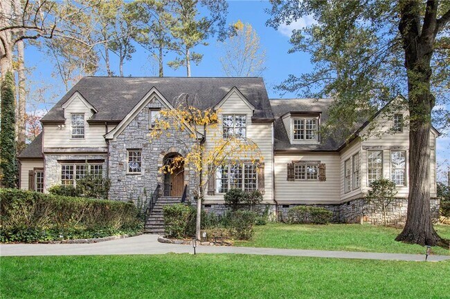 Photo - 960 Landmark Dr NE