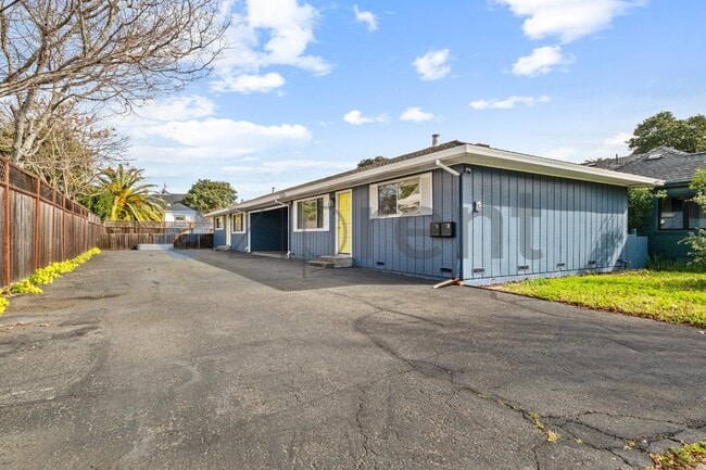 Building Photo - 12 Post St