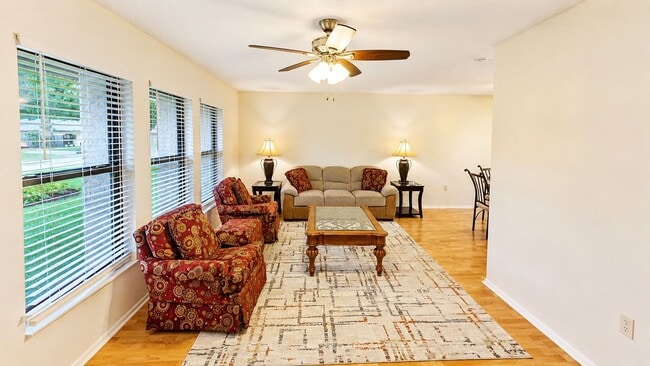 Photo - 1526 Georgetowne Ln