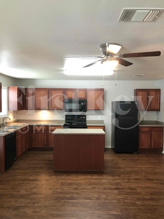 Photo - 10631 S Shaenridge