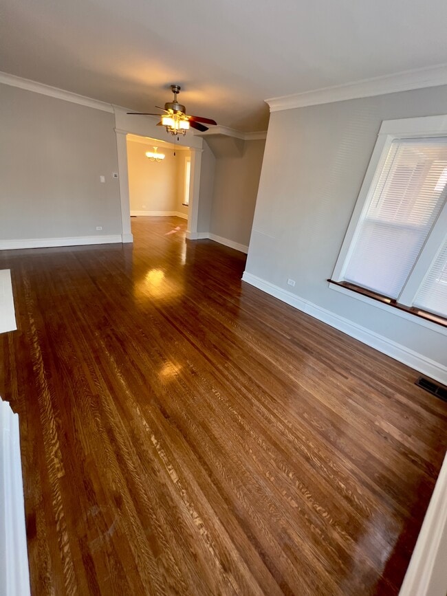 Photo - 4827 W Barry Ave Unidad 1