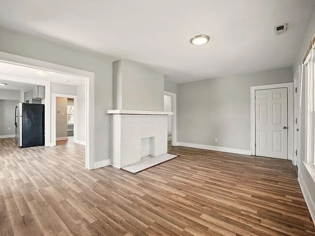 Photo - 833 Lilley Ave