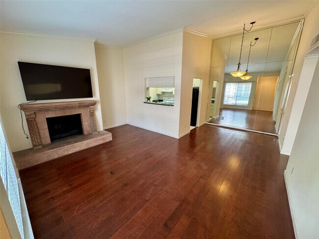 Photo - 2001 Bering Dr Unit 2D