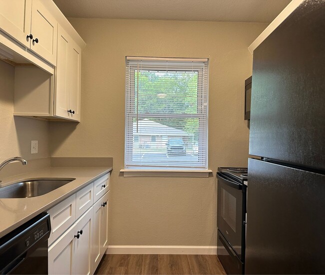 Photo - Creekside Apartments