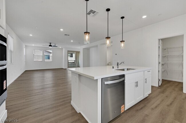 Photo - 1520 Little Penguin St