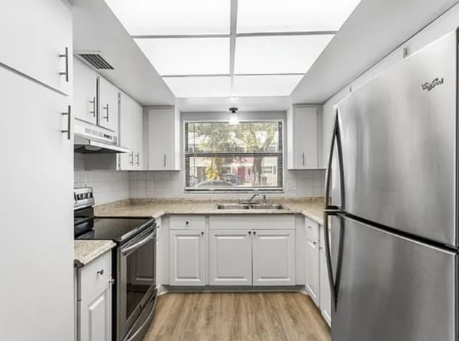 Photo - 2820 S Pines Dr