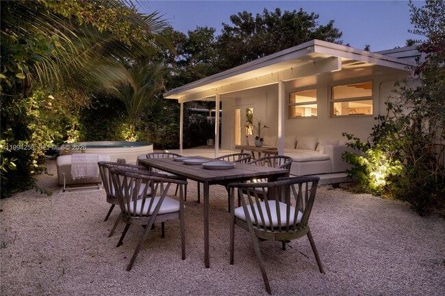 Building Photo - 3138 SW 15th St