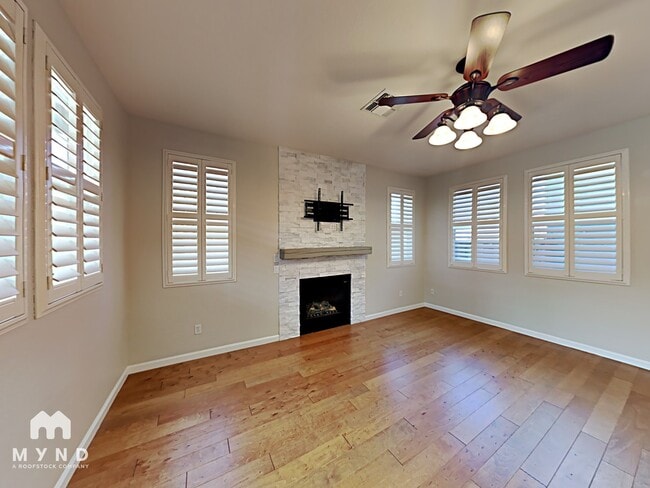 Photo - 398 Metro Ln