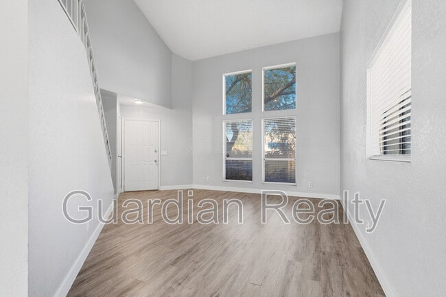 Photo - 509 Kristin Ln