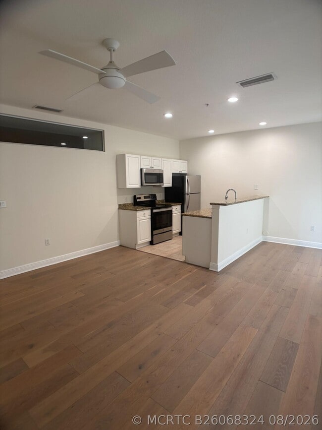 Building Photo - 150 SE 3rd Ave Unit 13