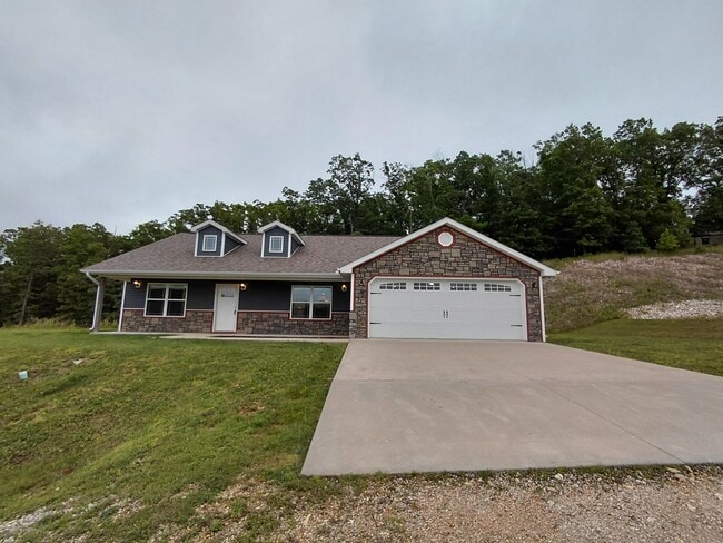 Building Photo - Beautiful home close to post
