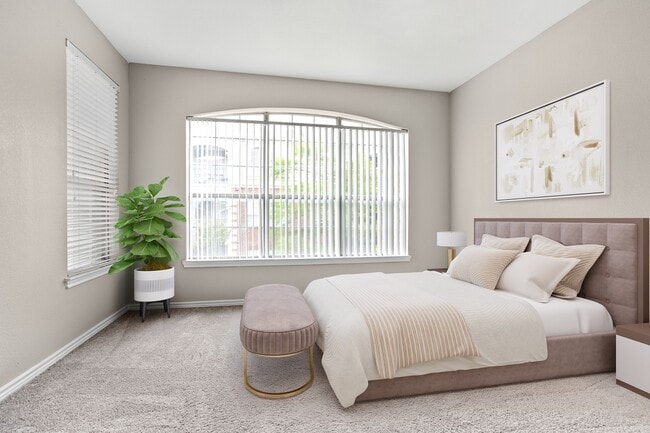 Photo - Olympus 7th Street Station