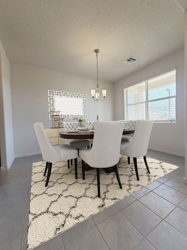 Photo - 3 bed 2 bath home in Huning Ranch!