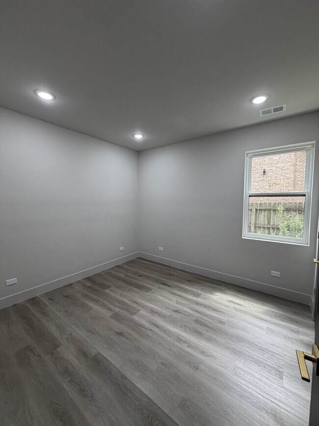 Photo - 6603 S Langley Ave Unit 1