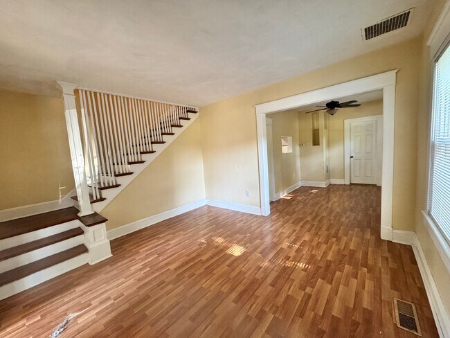 Sala de estar/comedor - 827 W 37th St