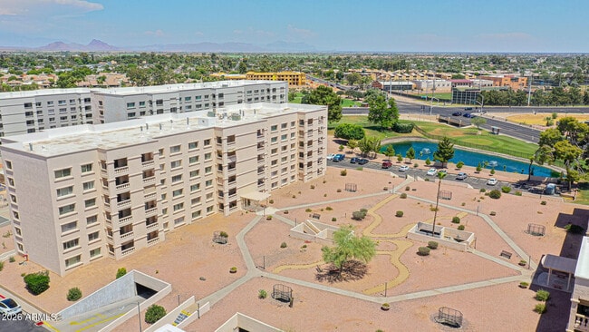 Building Photo - 7920 E Camelback Rd Unit 111