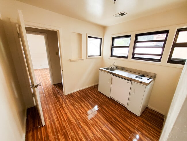 Kitchen - 718 1st Ave Unit 1