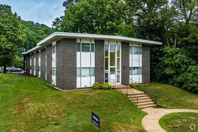 1215 S Dewey St Apartments