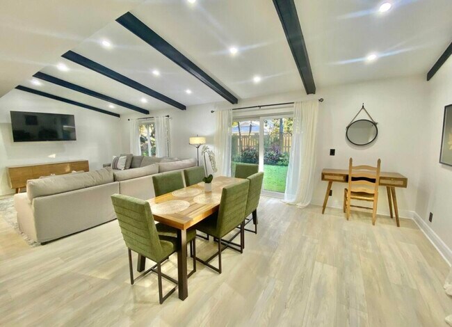 Photo - 556 SW 24th Ave