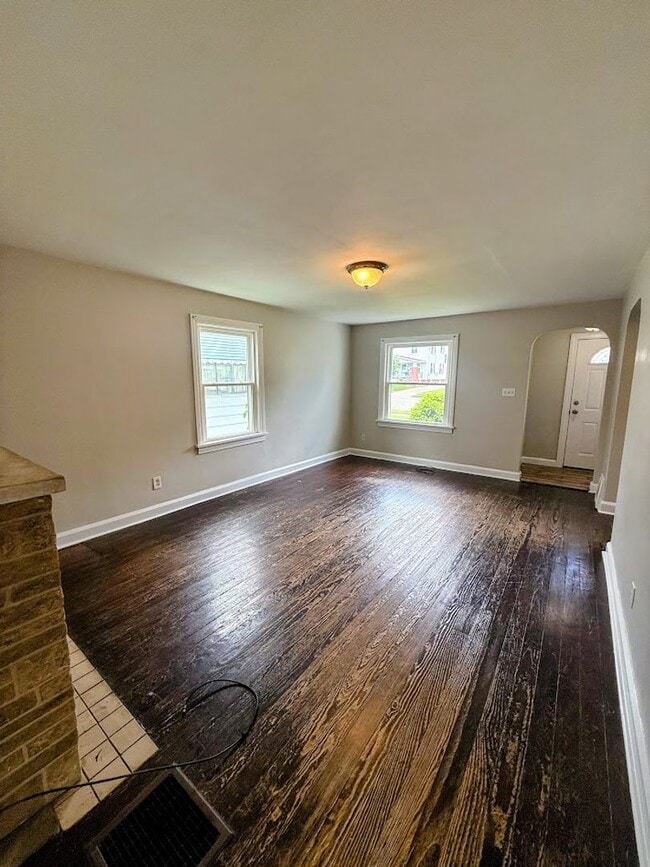 Photo - Spacious 2 bedroom with bonus room for rent - Canton NW