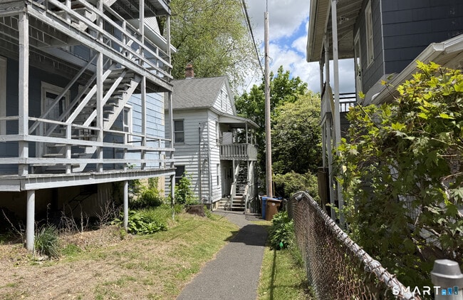 Photo - 109 1/2 Oak Ave