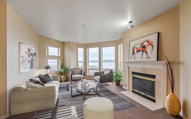 Building Photo - 3028 Western Ave Unit 505