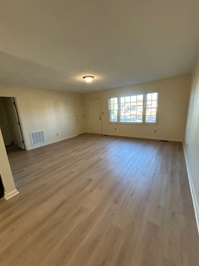 Photo - 3601-B Hillcrest Dr Unit 3601-B Hillcrest Dr