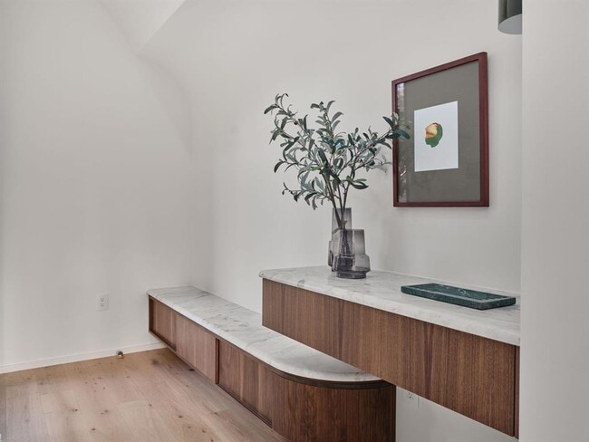 Photo - 2305 Westoak Dr