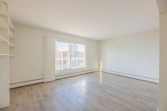 Building Photo - Mary Ann Manor