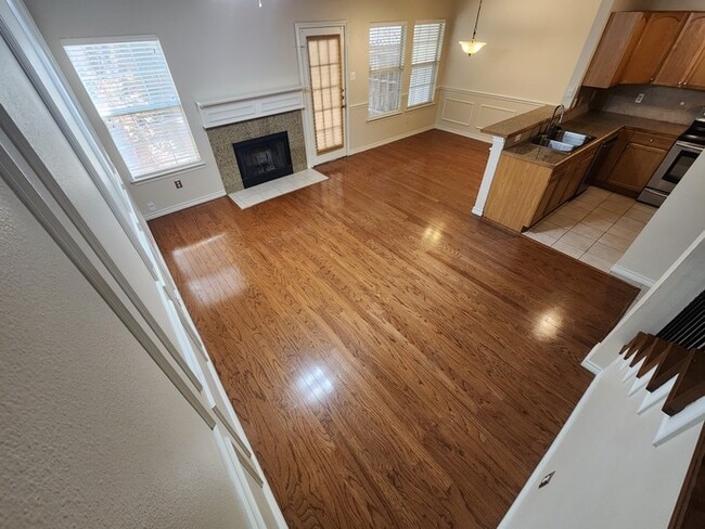 Building Photo - Gorgeous 2 story 3-bedroom 2.5-bath townho...