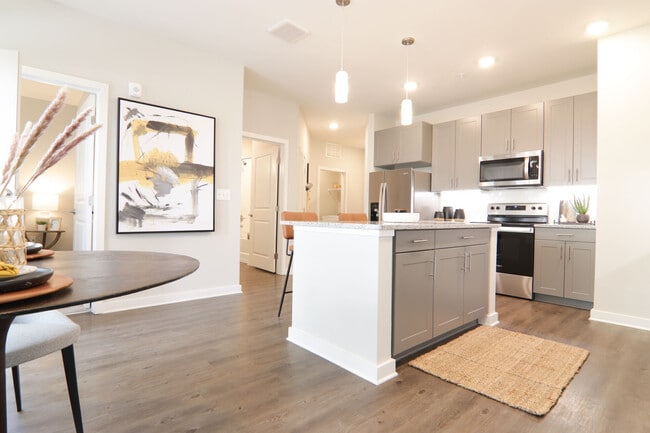 The Ravelle at Ridgeview apartments — community photo
