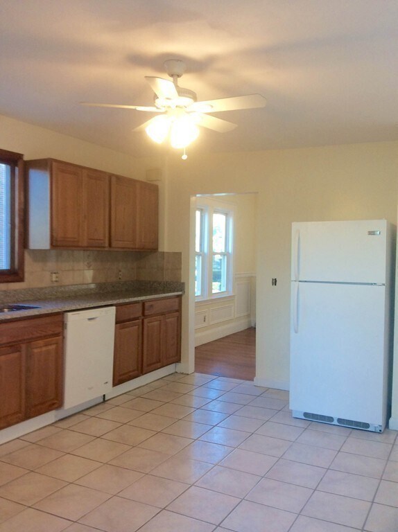 Photo - 61-63-63 Bartlett Ave Apartamento Unidad 61