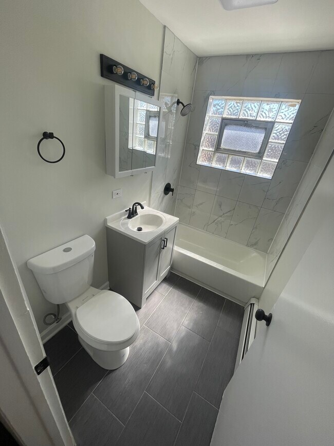 Photo - 7810 S Escanaba Ave Unit 2B