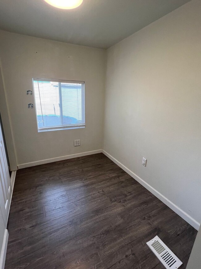 1200 W Dimond Blvd