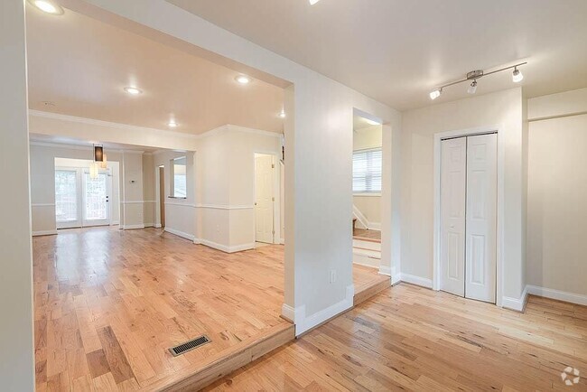Building Photo - 26th Street Rental